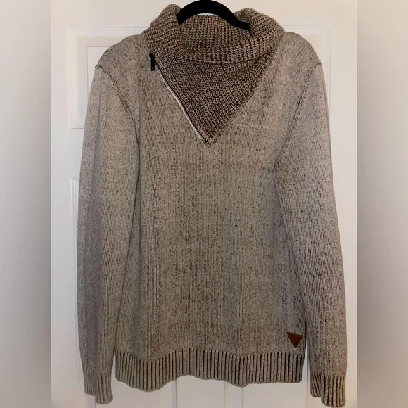 GUESS LOS ANGELES. Material is mostly cotton with some wool and bamboo. Size M - Picture 2 of 10